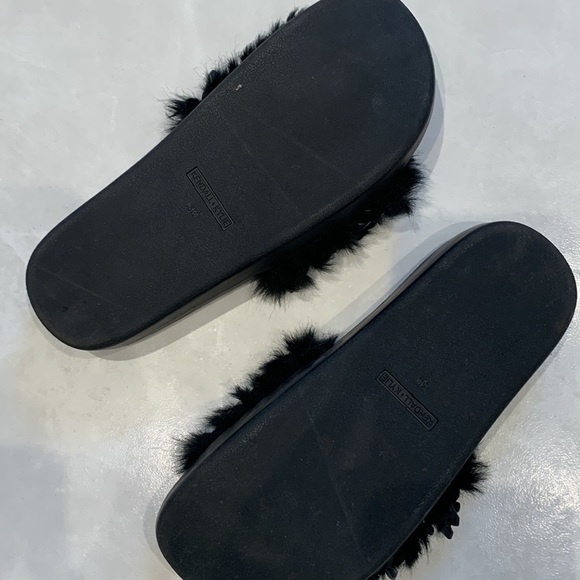 Kandall + Kylie slides black chains and synthetic fur size 5 - Picture 4 of 5
